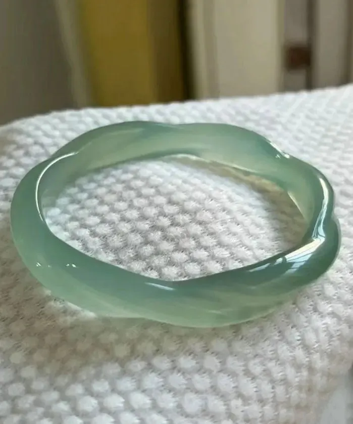 Art Light Green Chalcedony Agate Bangle ML0700